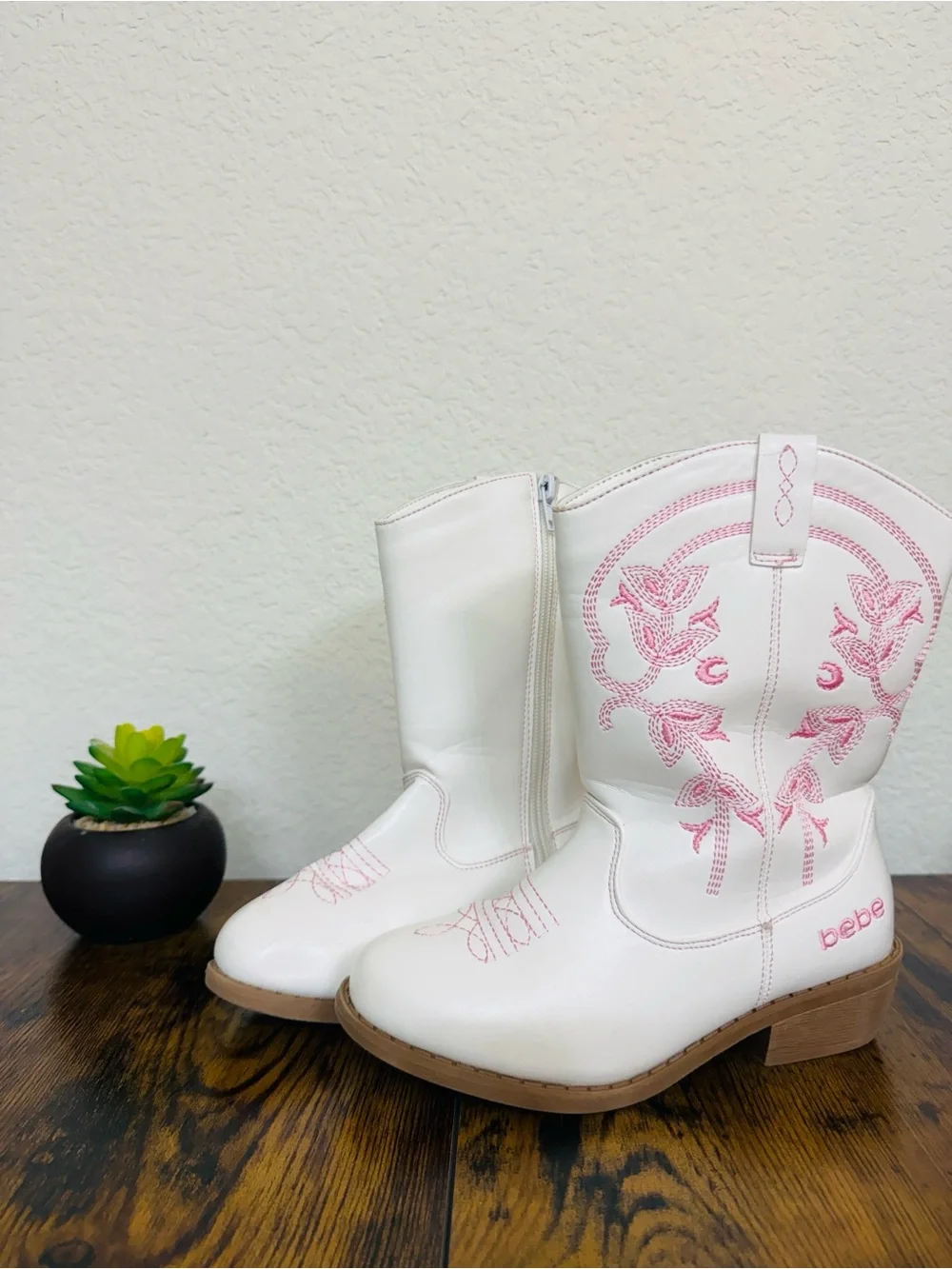 bebe • Girls White Pink Embroidered Western Cowgirl Cowboy Boots